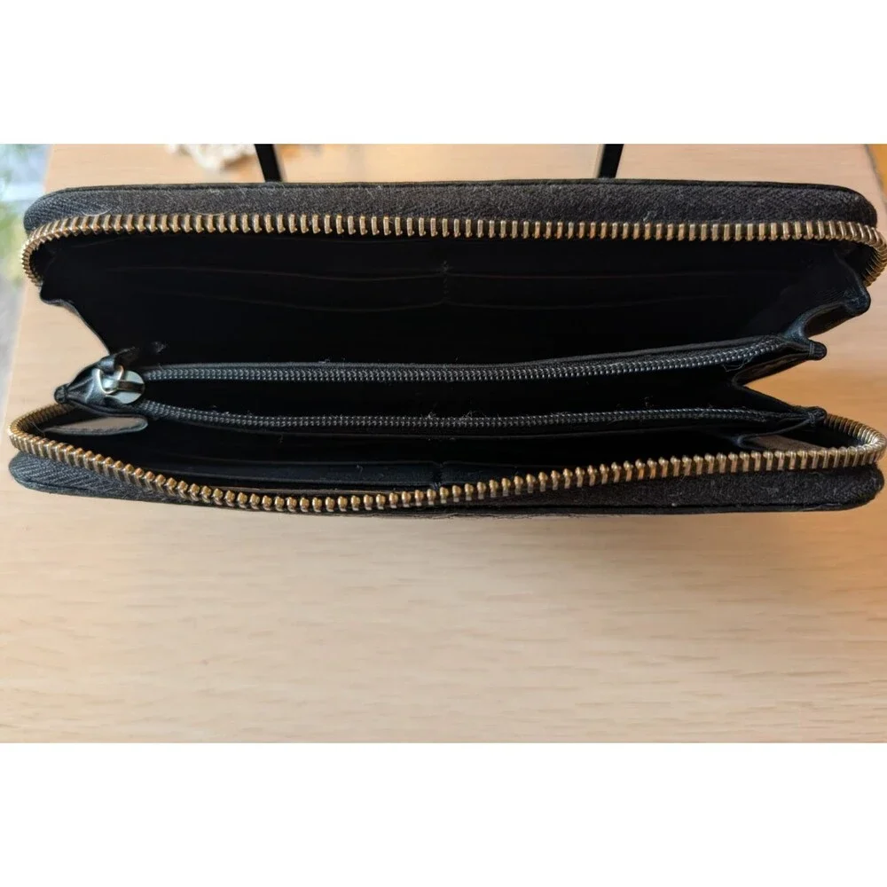 GUCCI Round Zip Micro Guccissima Wallet